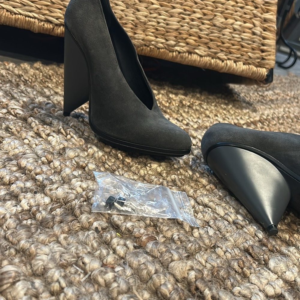 NEW Balenciaga Paris Grey Suede Leather Elegant Gray Block Heels Size 39 - Picture 4 of 10